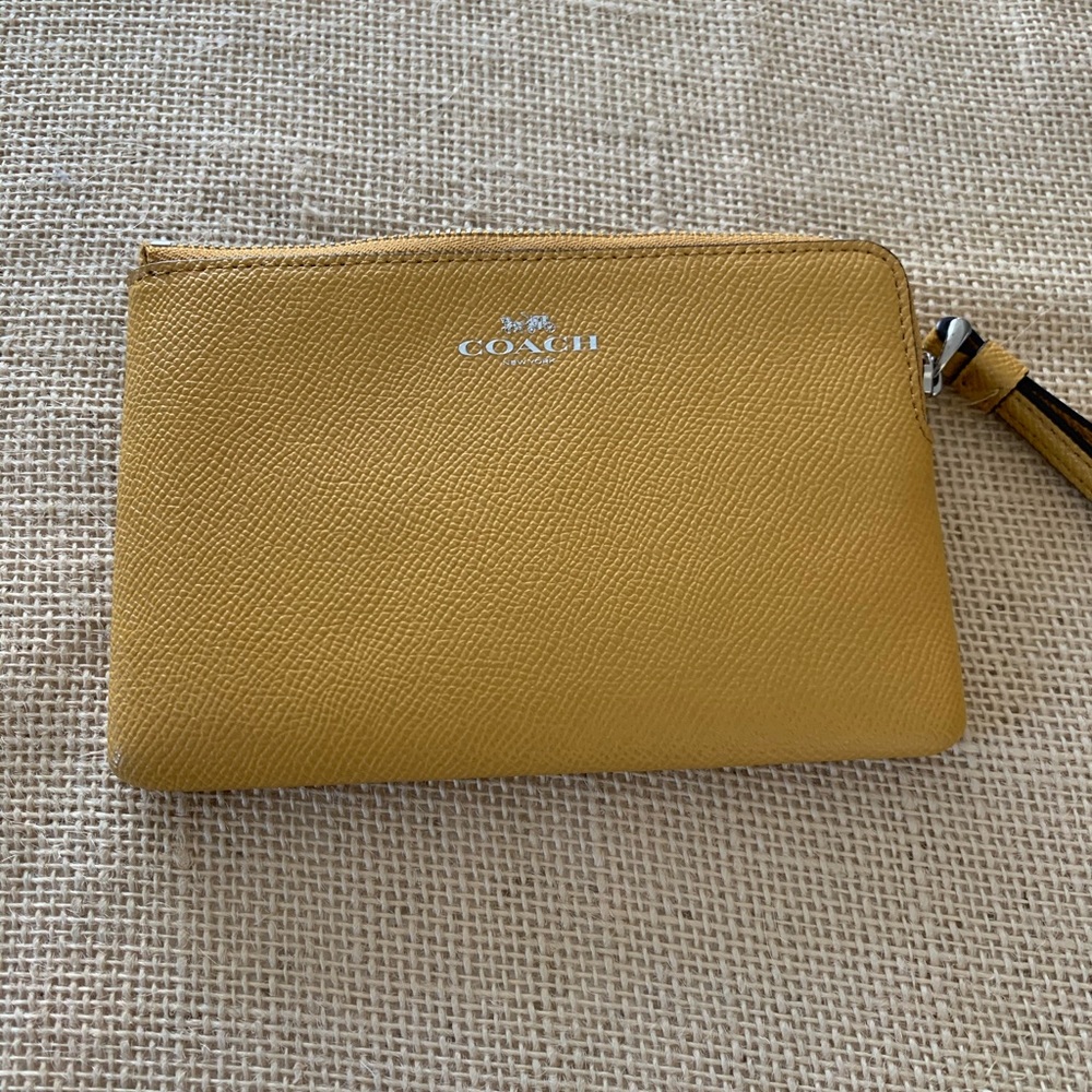 Coach Wristlet in crossgrain leather